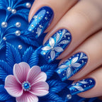 Set de uñas artísticas con diseños florales
