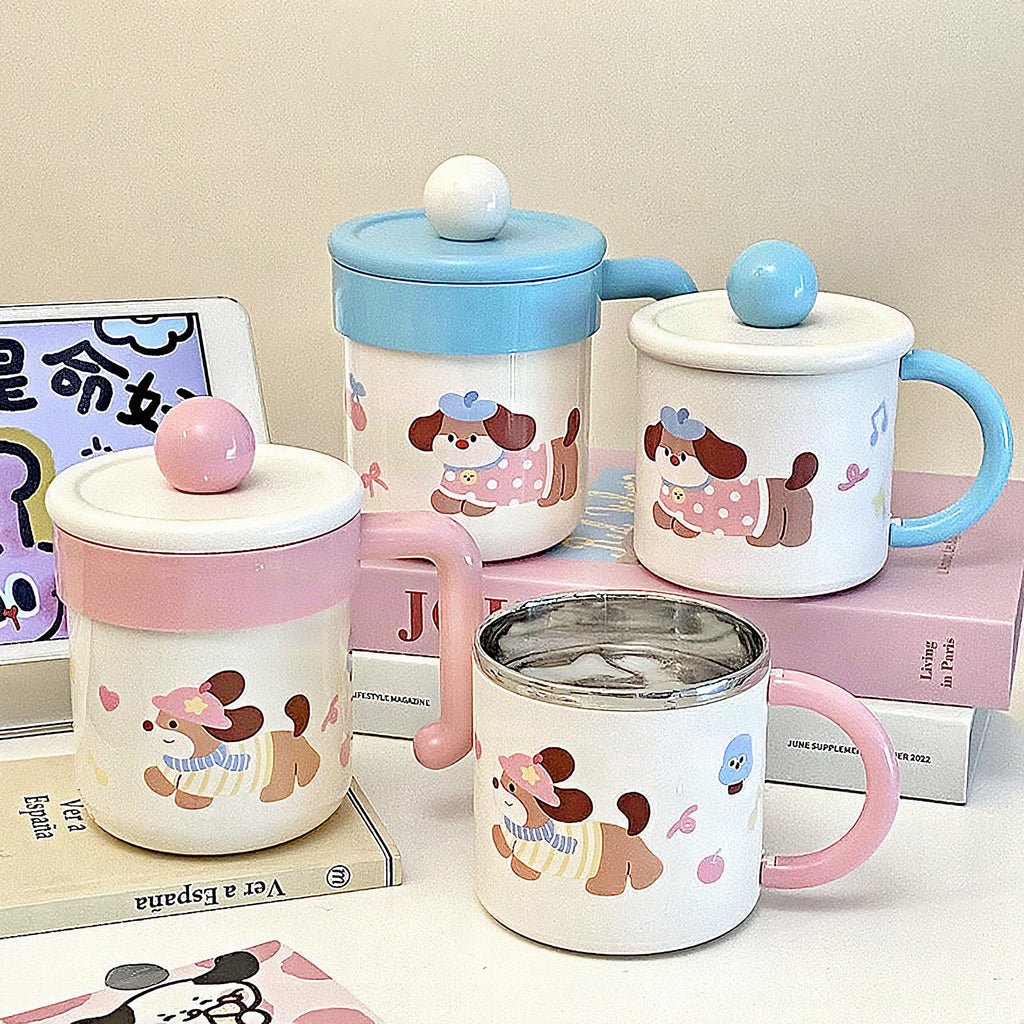Taza de café con diseño de perro juguetón