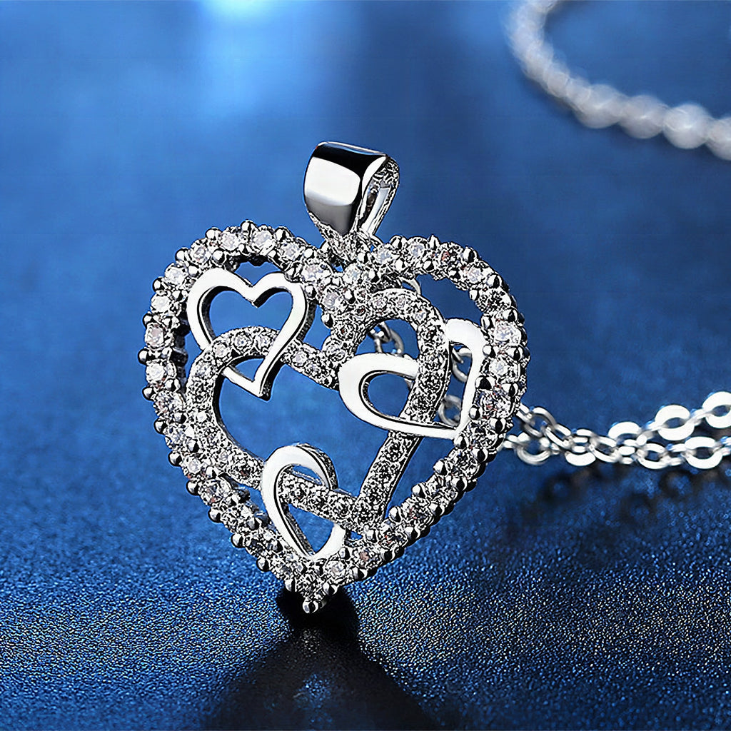 Collar con corazones entrelazados