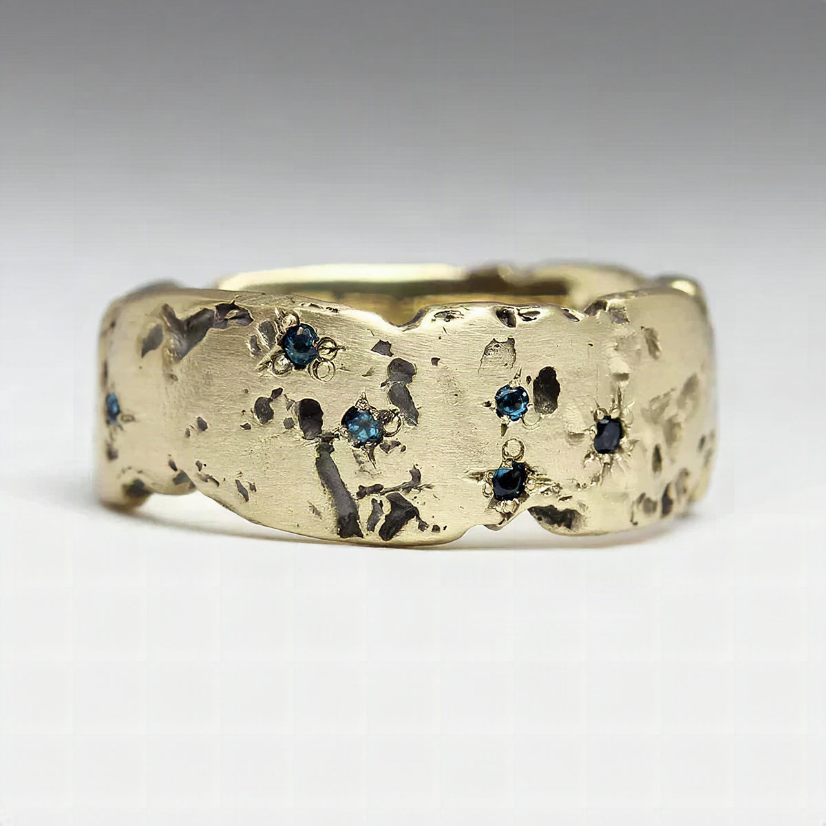 Anillo retro elegante con cristal azul incrustado Aurielle