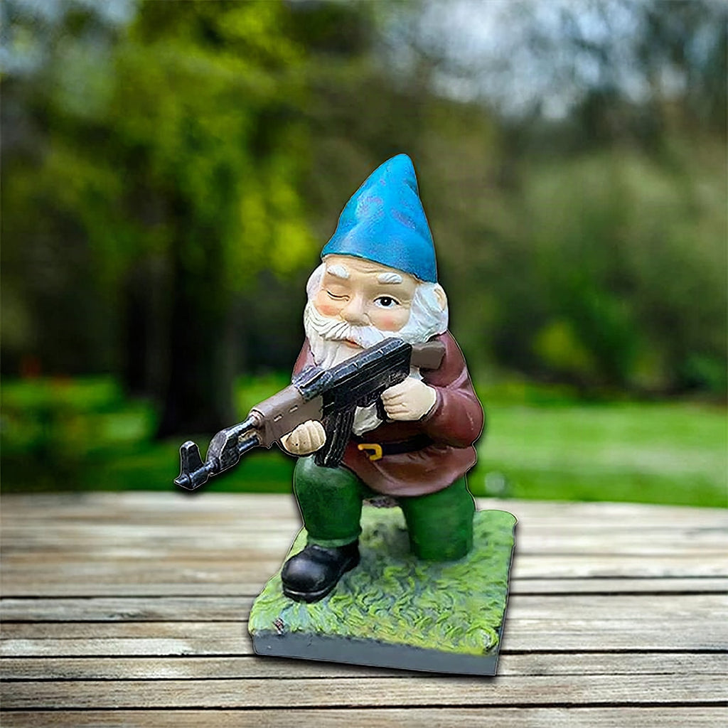 Gnomo de jardín militar con uniforme de camuflaje