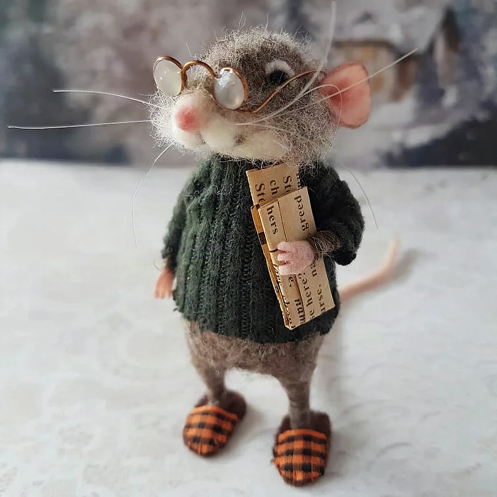 Ratón de fieltro hecho a mano | Decoración navideña y regalo original | Lana natural y tela sostenible