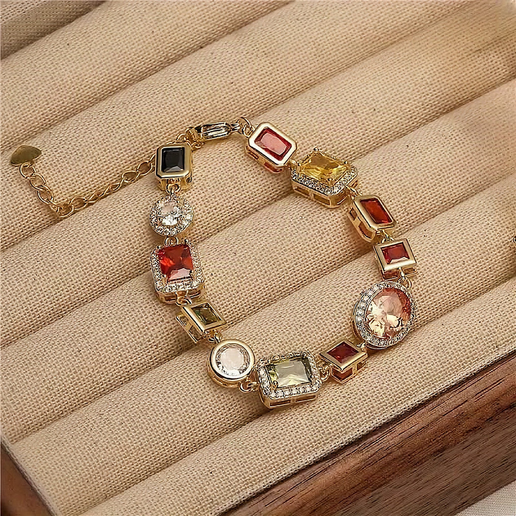 Conjunto de joyas moderno con diseño geométrico de circonitas