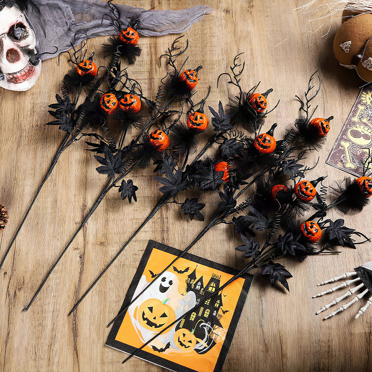 Rama decorativa de calabazas negras para Halloween