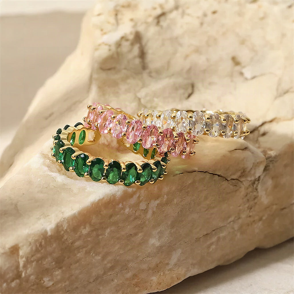 Anillo delicado con diamantes ovalados