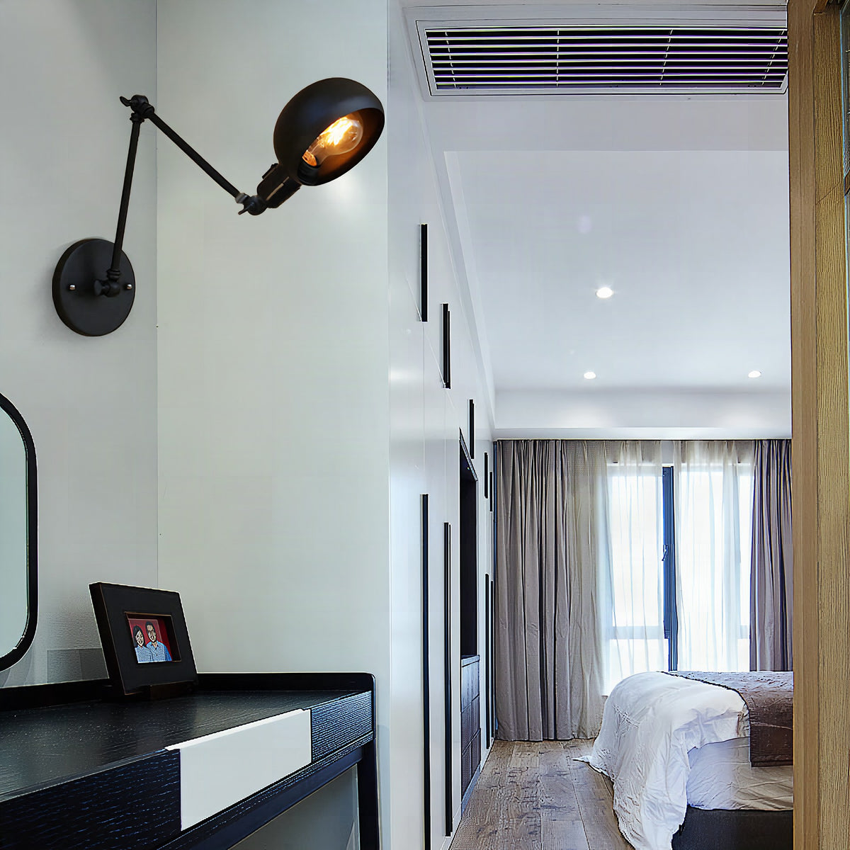Lámpara de pared industrial negra con brazo articulado y pantalla tipo cuenco