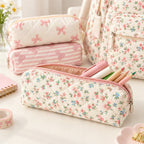 Estuche acolchado con estampado de lazos