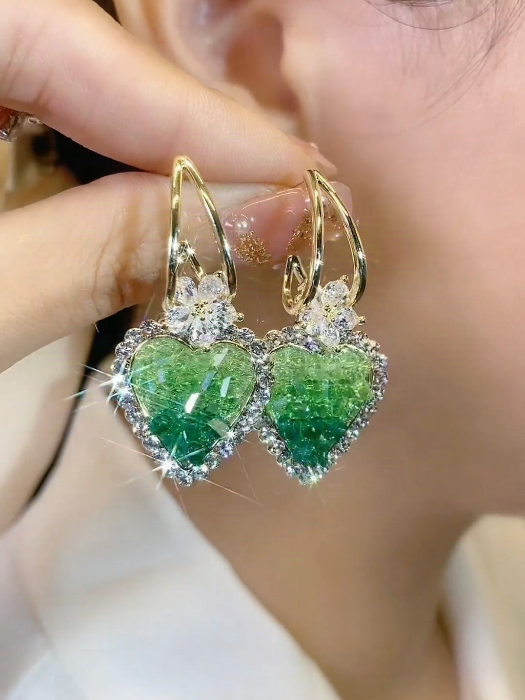 Pendientes de corazón con cristales verdes