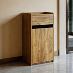 Cubo de basura con cajón de madera