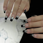 Manicura francesa elegante con detalles modernos