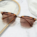 Gafas de moda para mujer con diseño elegante y delicado