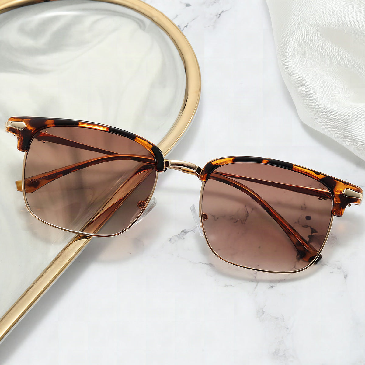 Gafas de moda para mujer con diseño elegante y delicado