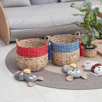 Cesta con cordón y borla decorativa
