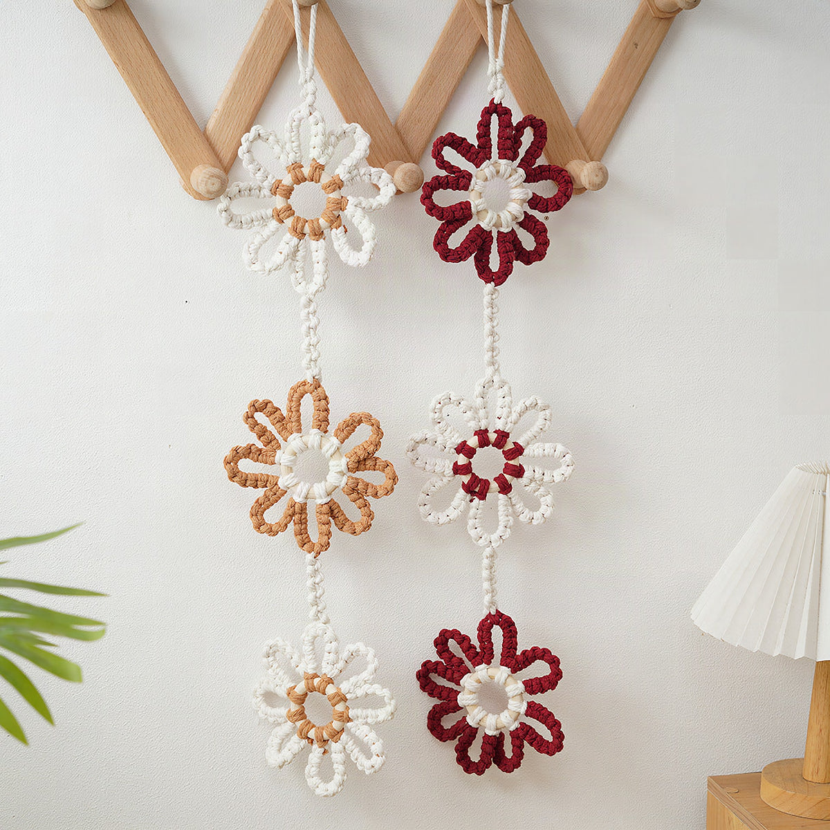 Guirnalda decorativa de flores de macramé