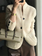 Chaqueta de punto de cachemira con botones para mujer en color beige