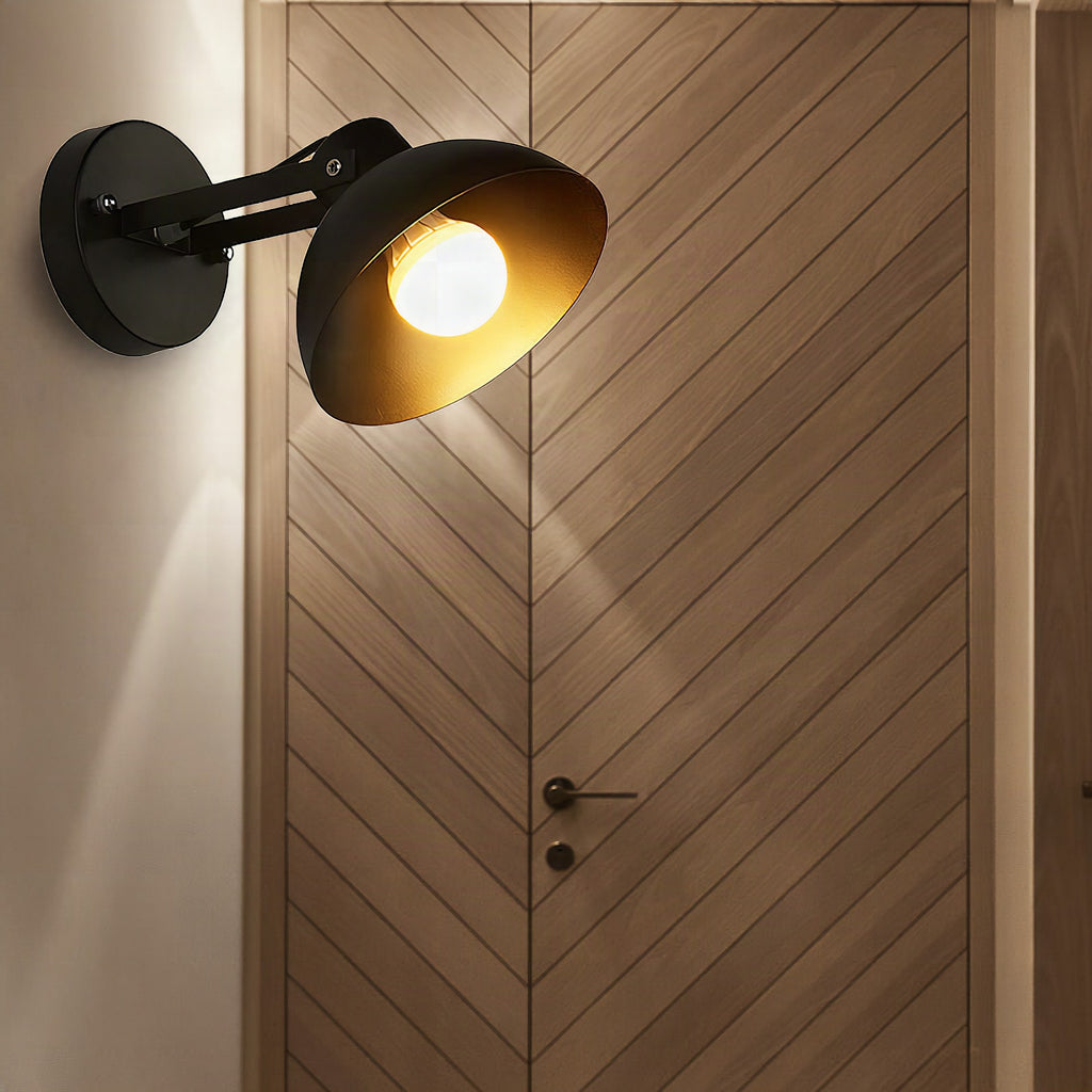 Aplique de pared industrial con pantalla metálica en negro