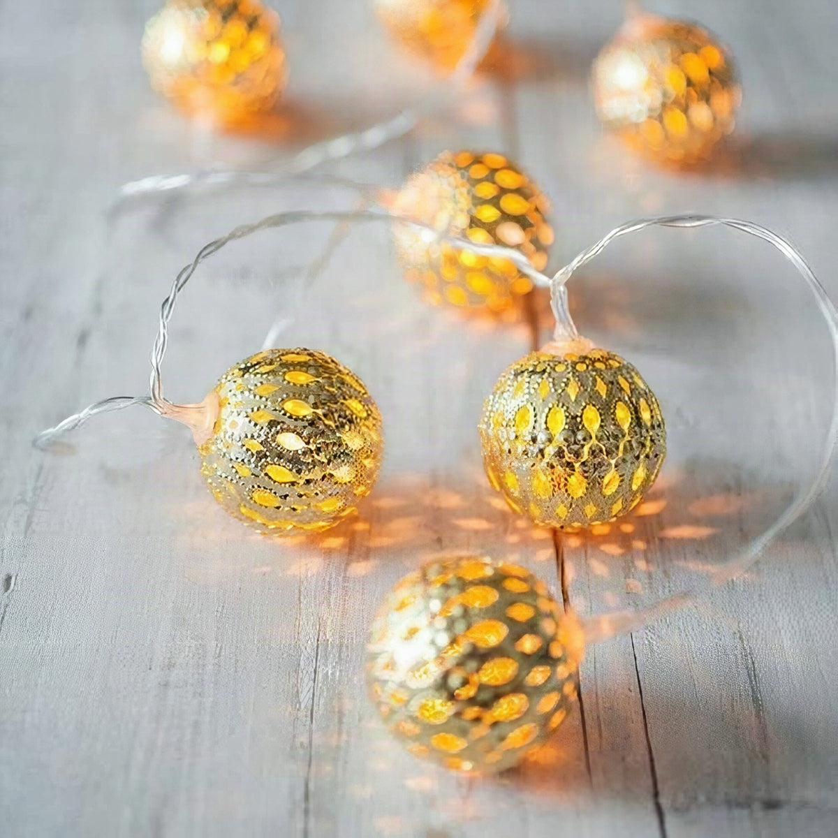 Guirnalda LED de bolas doradas decorativa