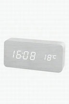 Reloj digital LED de madera