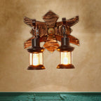 Aplique de pared vintage estilo farol con 2 luces, placa de madera y pantalla de metal negro