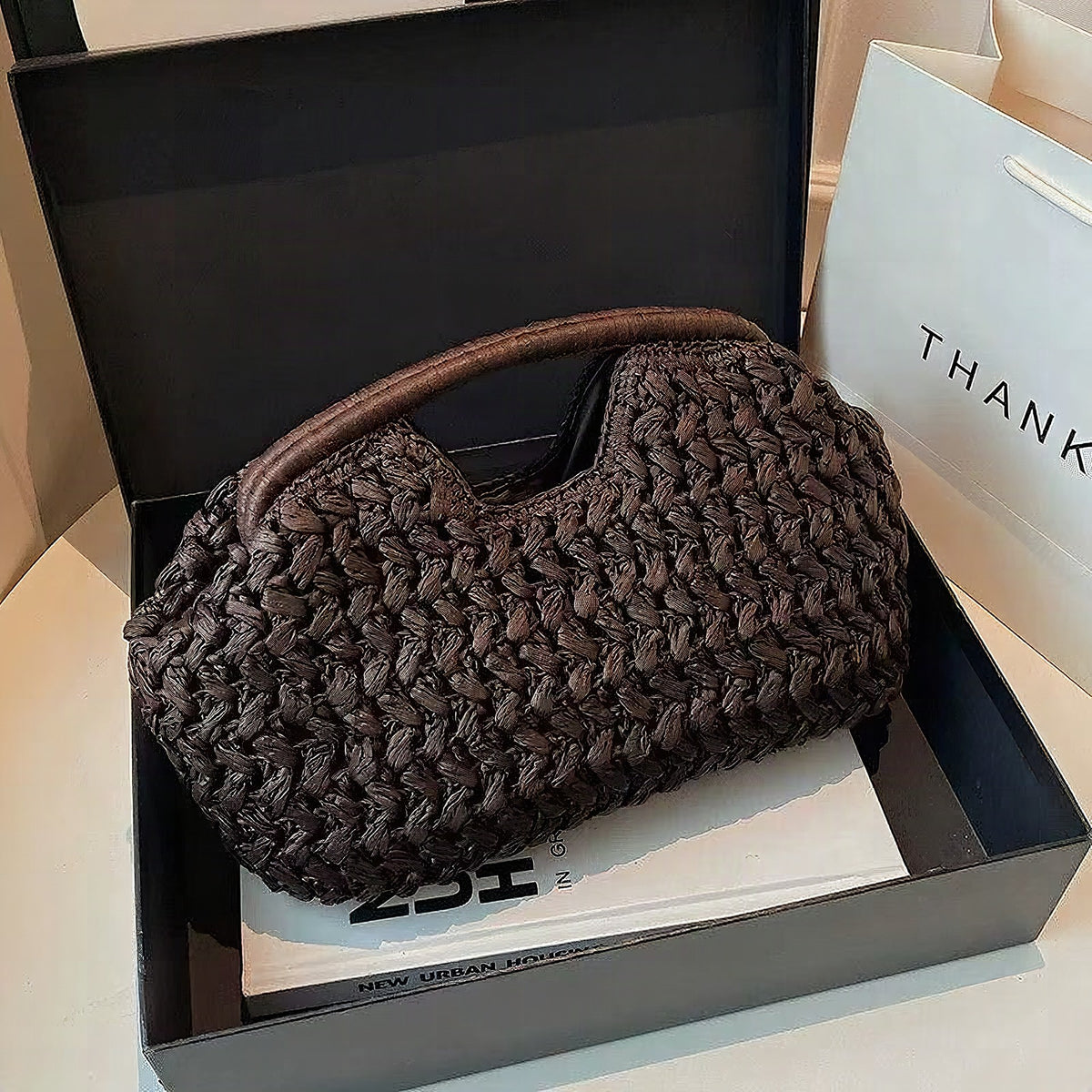 Bolso trenzado de mujer