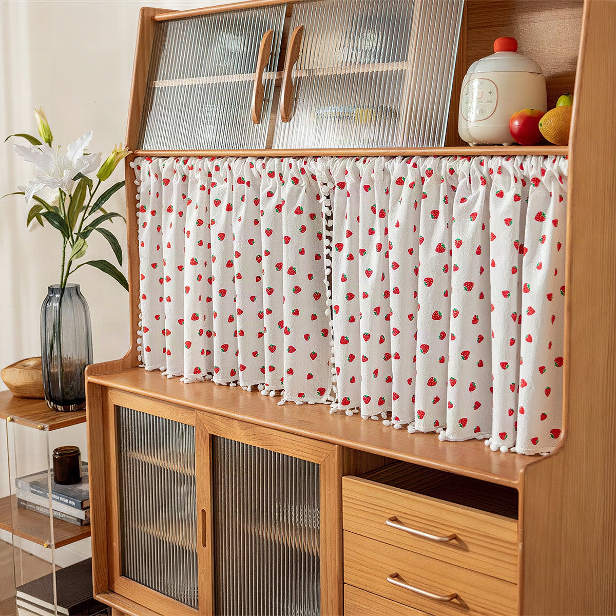Cortina decorativa de cocina con estampado de fresas