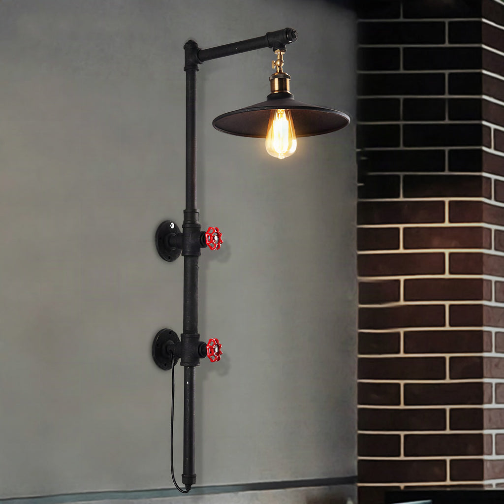 Aplique de pared industrial con brazo articulado y tubería metálica negra