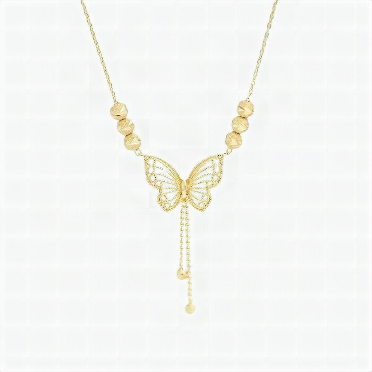 Collar con mariposa calada dorada y borlas
