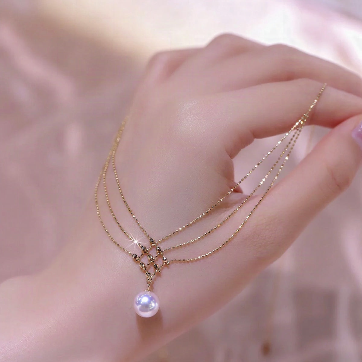 Collar de perlas de agua dulce con baño de oro 24k