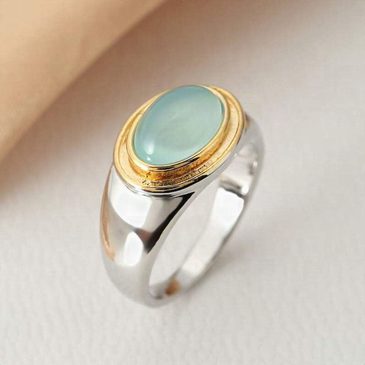 Anillo vintage con piedra verde brillante Lyanna