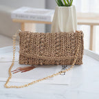 Clutch con cadena y cierre artesanal de macramé