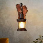 Aplique de pared industrial con base de madera y pantalla de cristal transparente