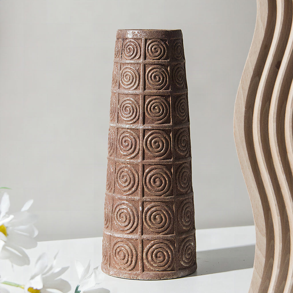 Jarrón decorativo de cerámica con motivos en espiral