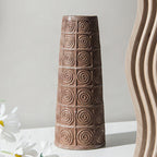 Jarrón decorativo de cerámica con motivos en espiral