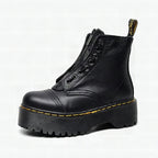 Botines de piel auténtica con plataforma gruesa para mujer en color negro, vista frontal.