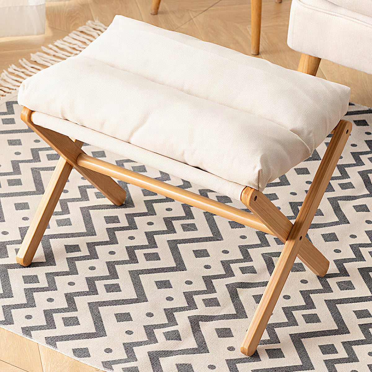 Taburete plegable con acolchado confortable y estructura de madera resistente