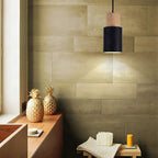 Lámpara colgante cilíndrica de madera y hierro negro