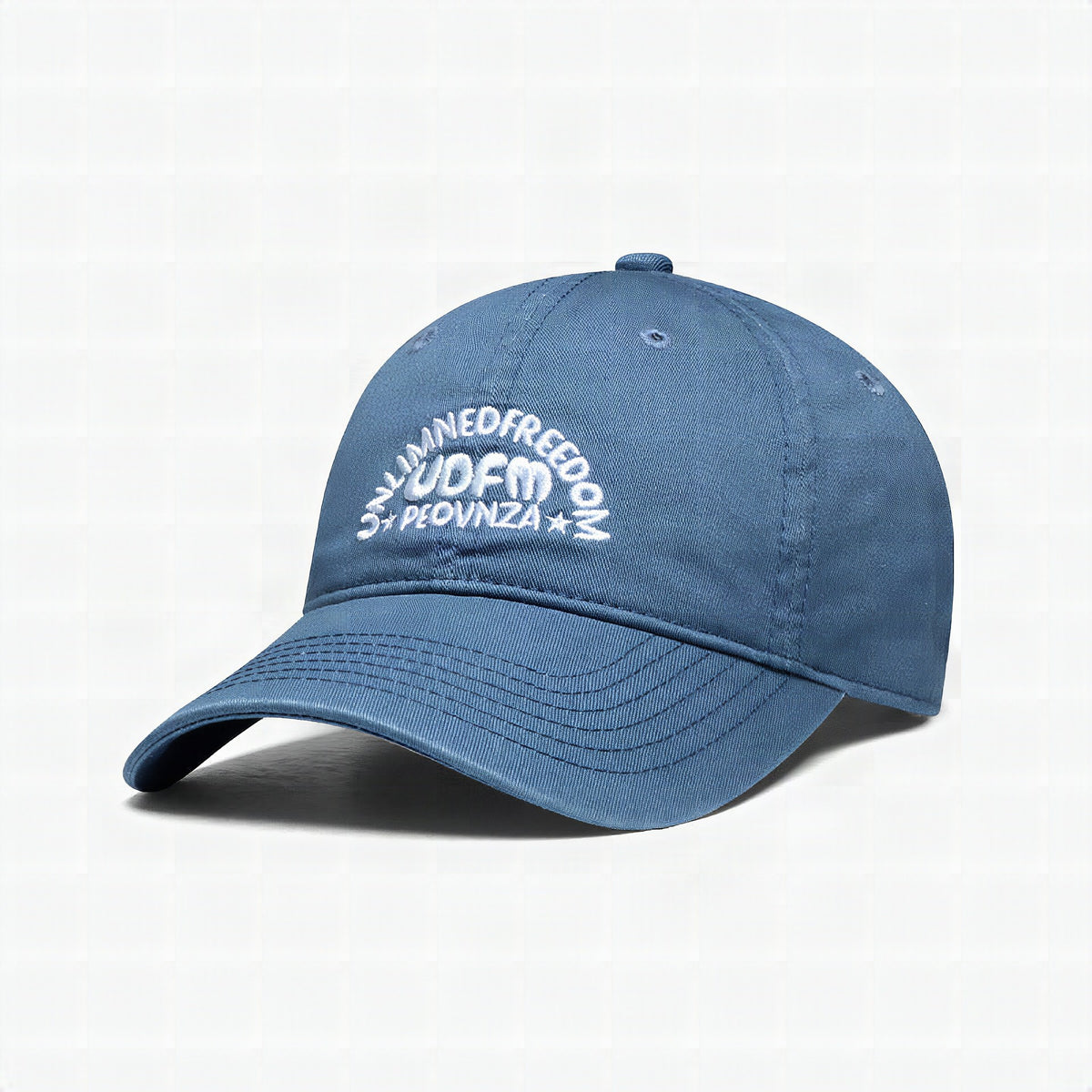 Gorra de mujer con letras modernas
