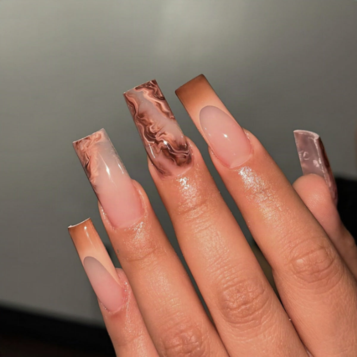 Uñas postizas de gel artísticas y elegantes