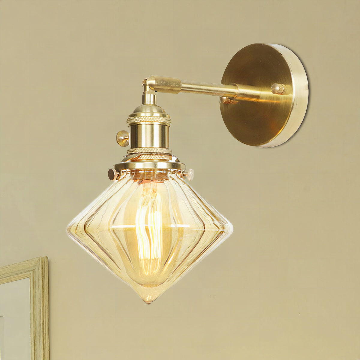 Aplique de pared geométrico con cristal ámbar estriado estilo retro