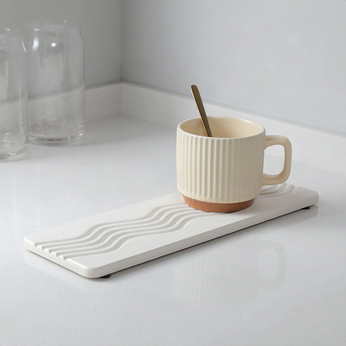 Bol de cerámica con diseño ondulado para cocina