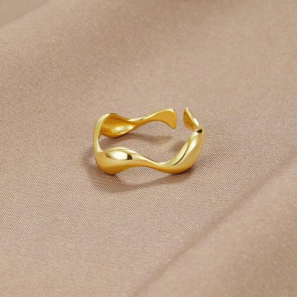 Anillo ajustable con diseño de olas del océano