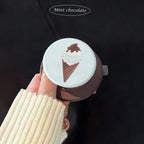 Taza de café con diseño de helado de menta y chocolate