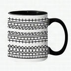 Taza de cerámica con mensaje oculto en el fondo