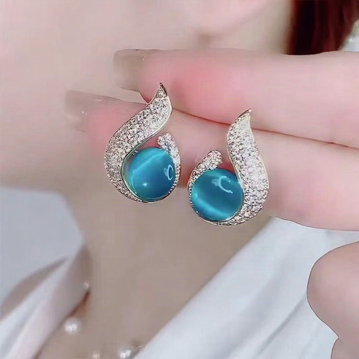 Pendientes elegantes con perla de imitación y estrás