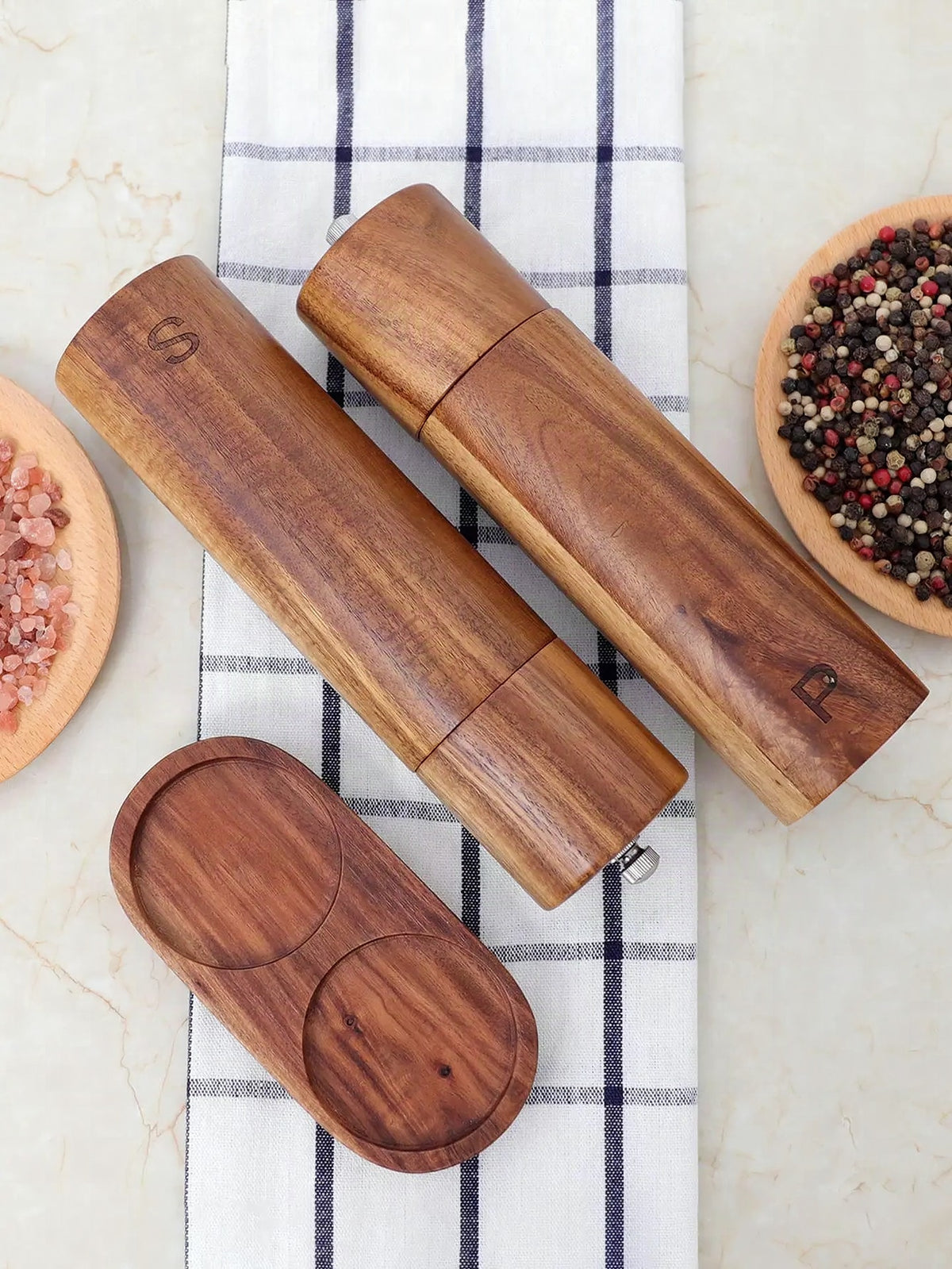 Molinillos clásicos de madera para sal y pimienta