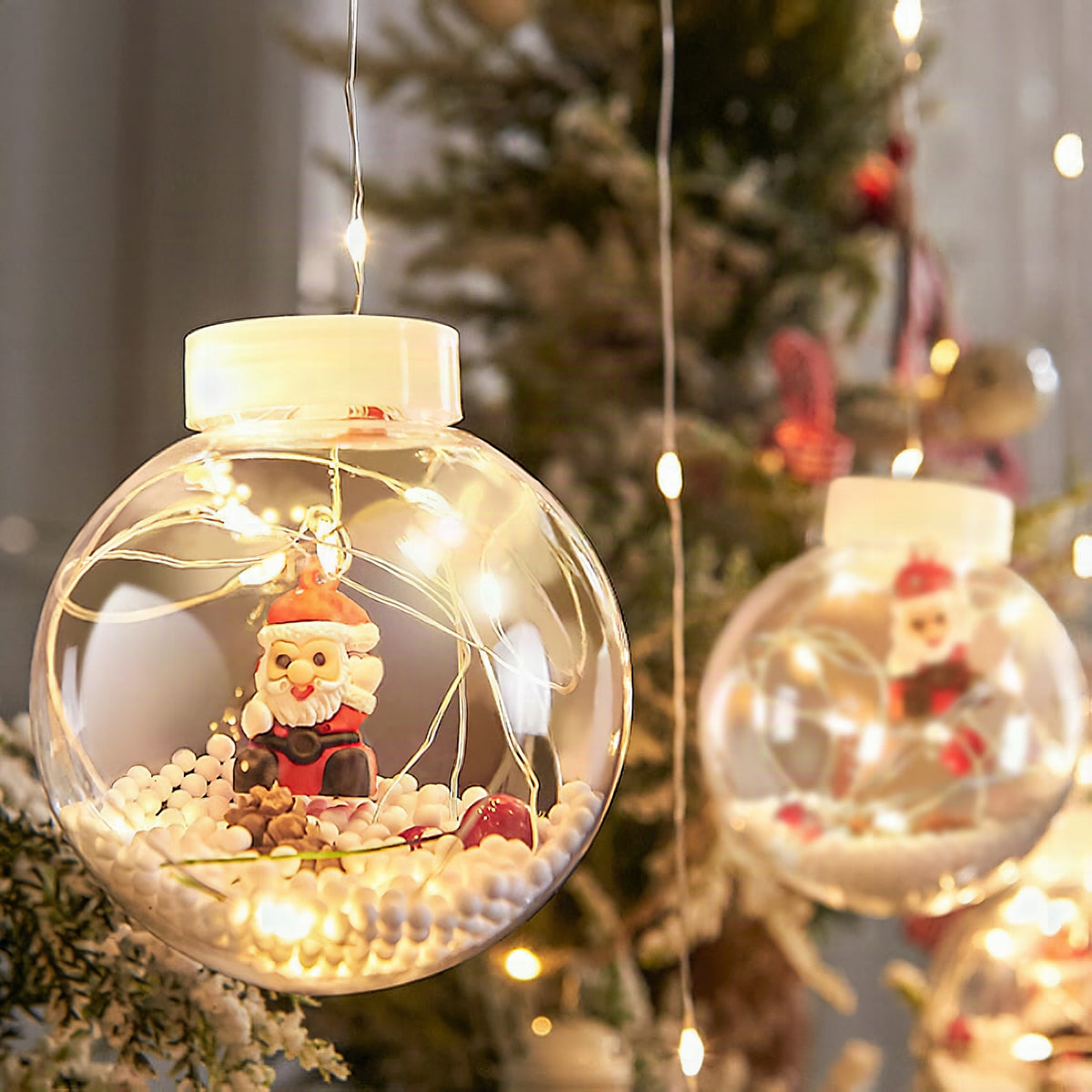 Guirnalda de luces LED con bolas decorativas de Navidad