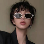 Montura de gafas con perlas decorativas para mujer
