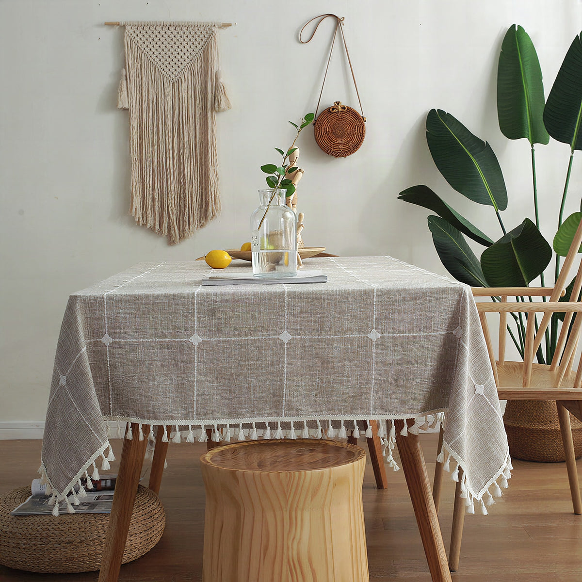 Mantel decorativo con borlas