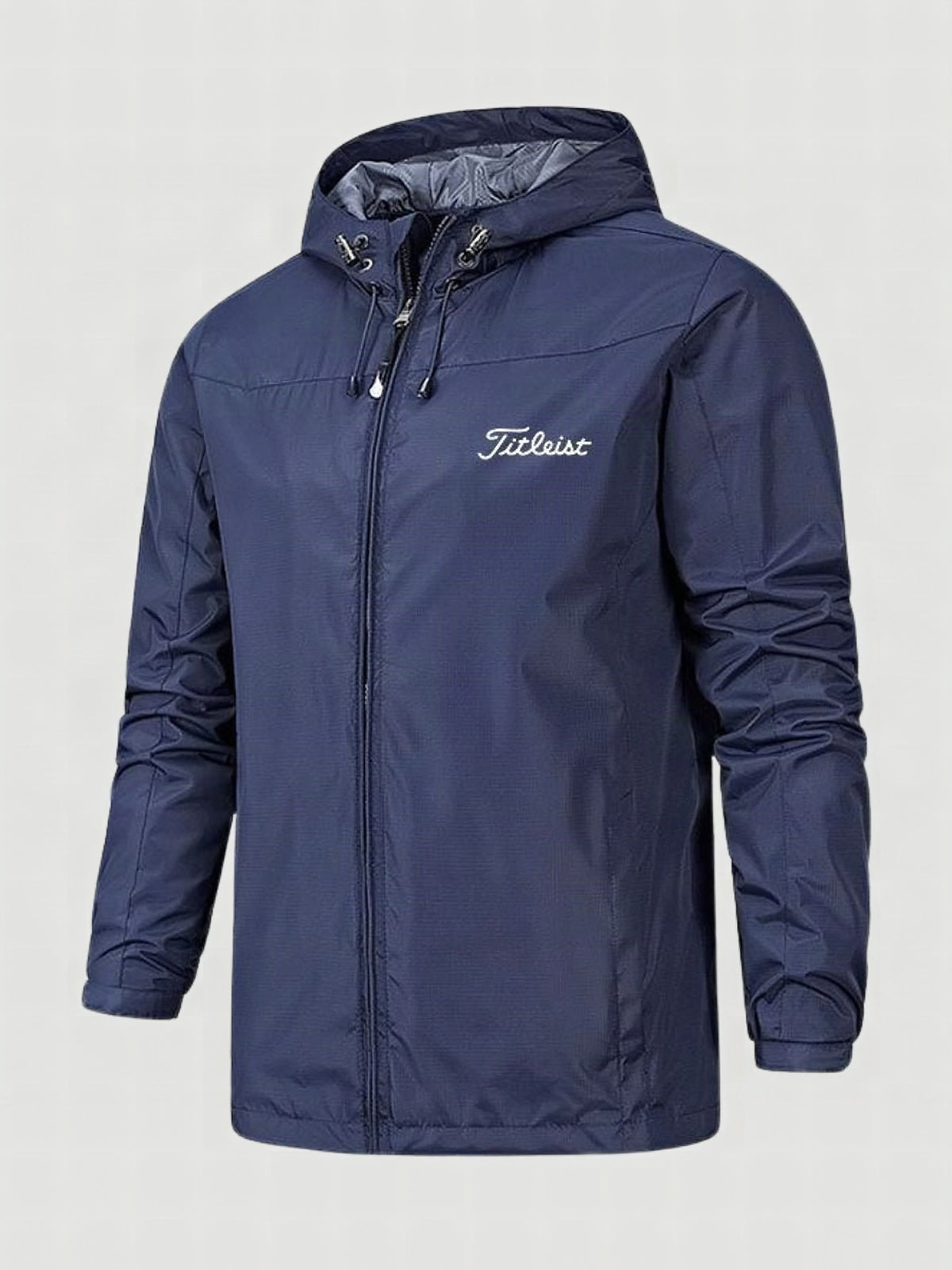 Detalle del diseño y acabados de la chaqueta impermeable Titleist
