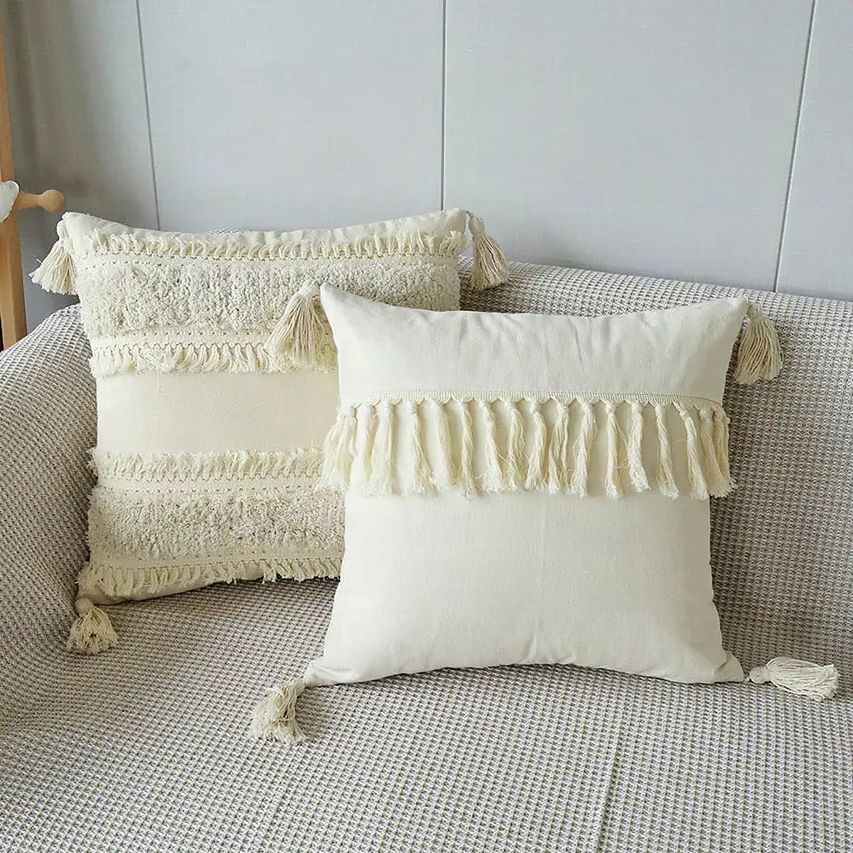 Cojín decorativo con textura y flecos